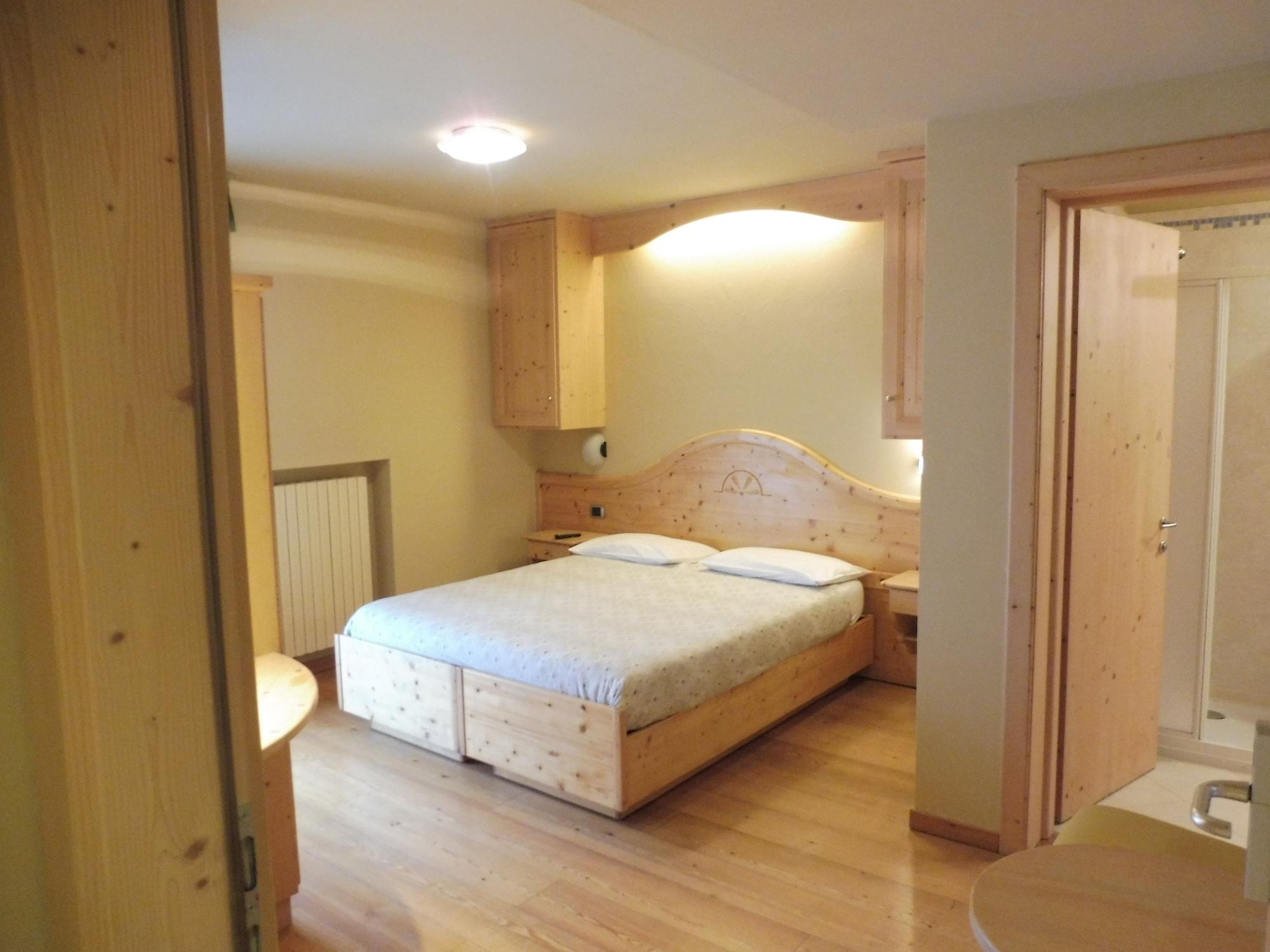 Hotel Valeria Лівіньо Екстер'єр фото