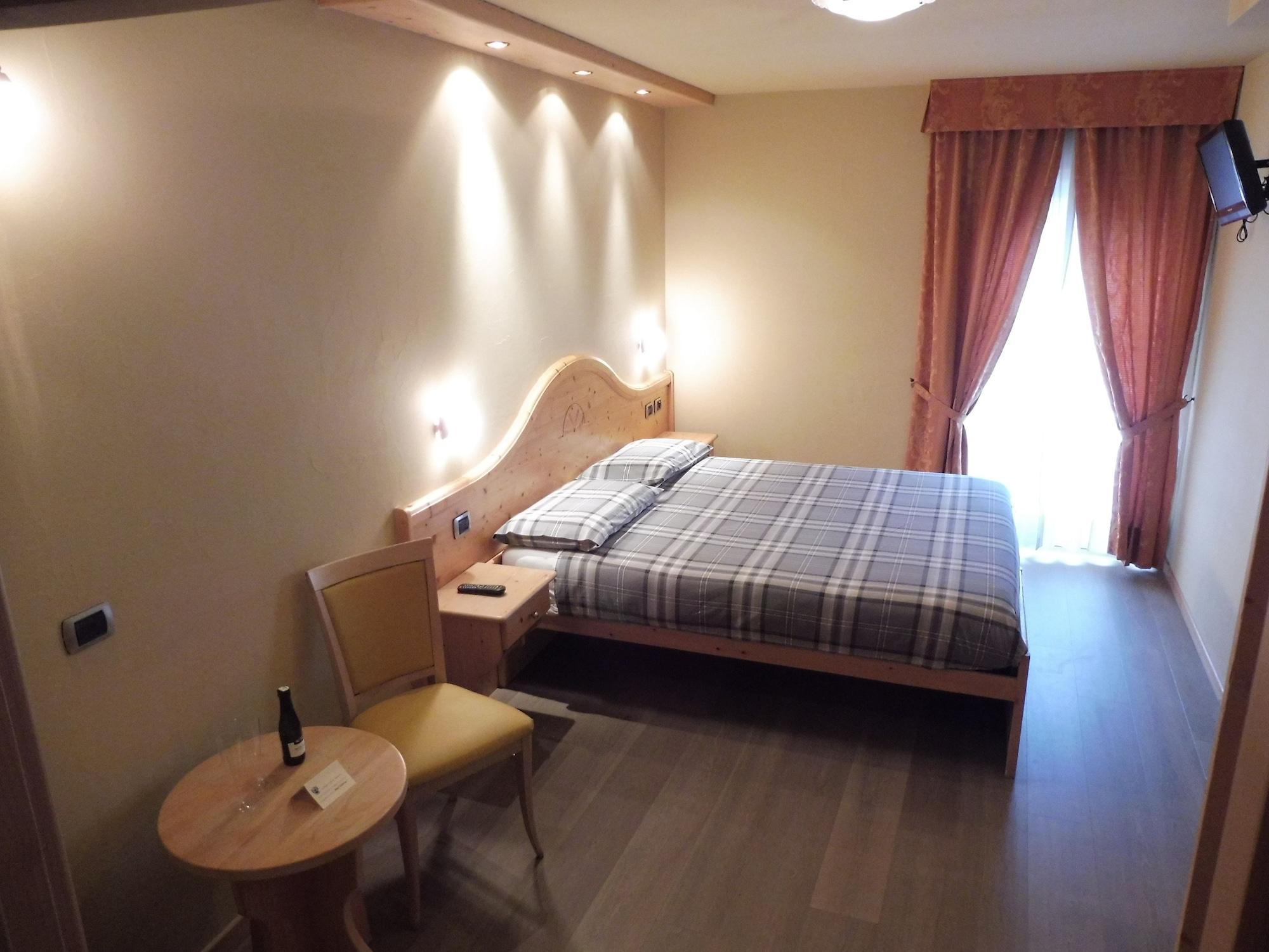 Hotel Valeria Лівіньо Екстер'єр фото