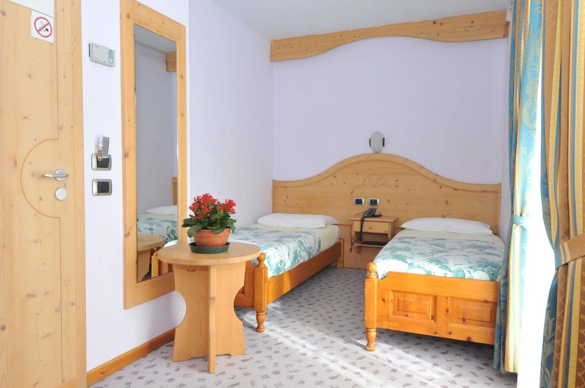 Hotel Valeria Лівіньо Екстер'єр фото