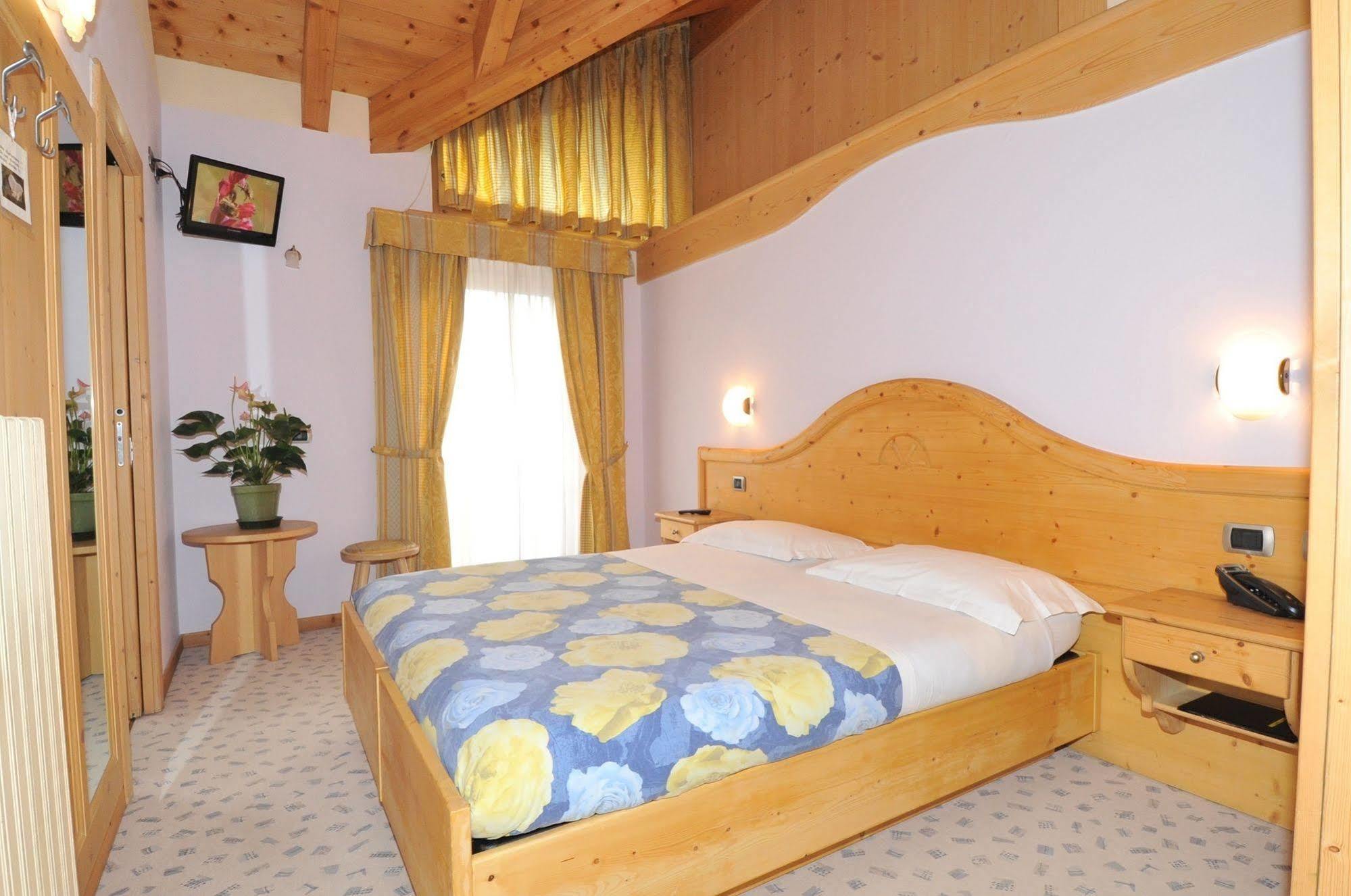 Hotel Valeria Лівіньо Екстер'єр фото