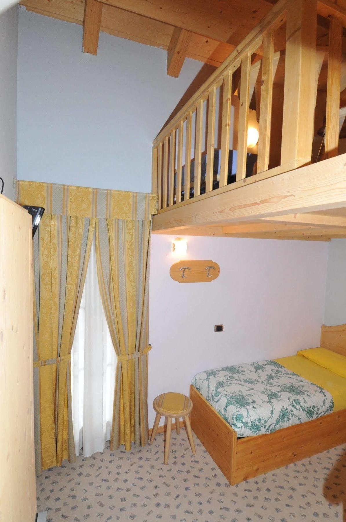 Hotel Valeria Лівіньо Екстер'єр фото