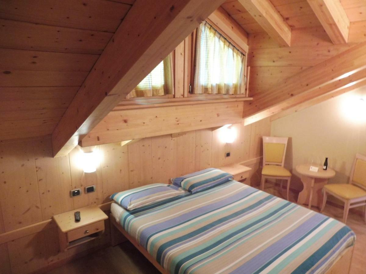 Hotel Valeria Лівіньо Екстер'єр фото
