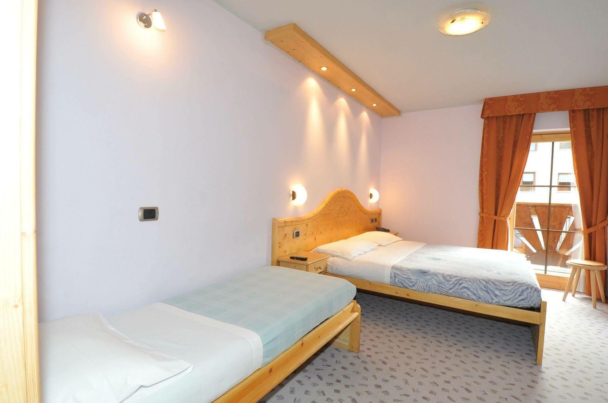 Hotel Valeria Лівіньо Екстер'єр фото