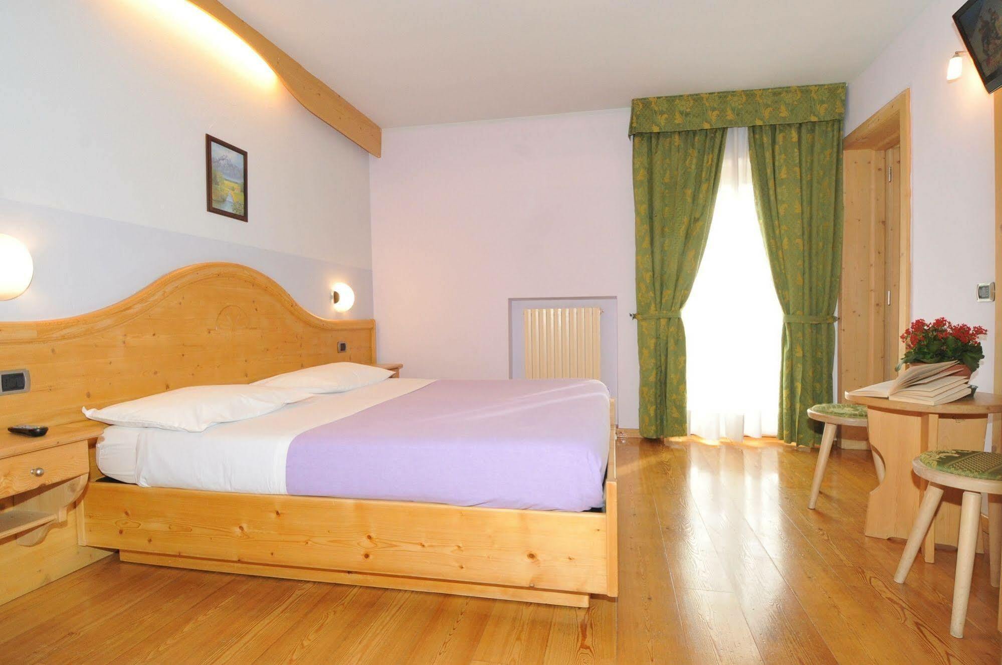 Hotel Valeria Лівіньо Екстер'єр фото