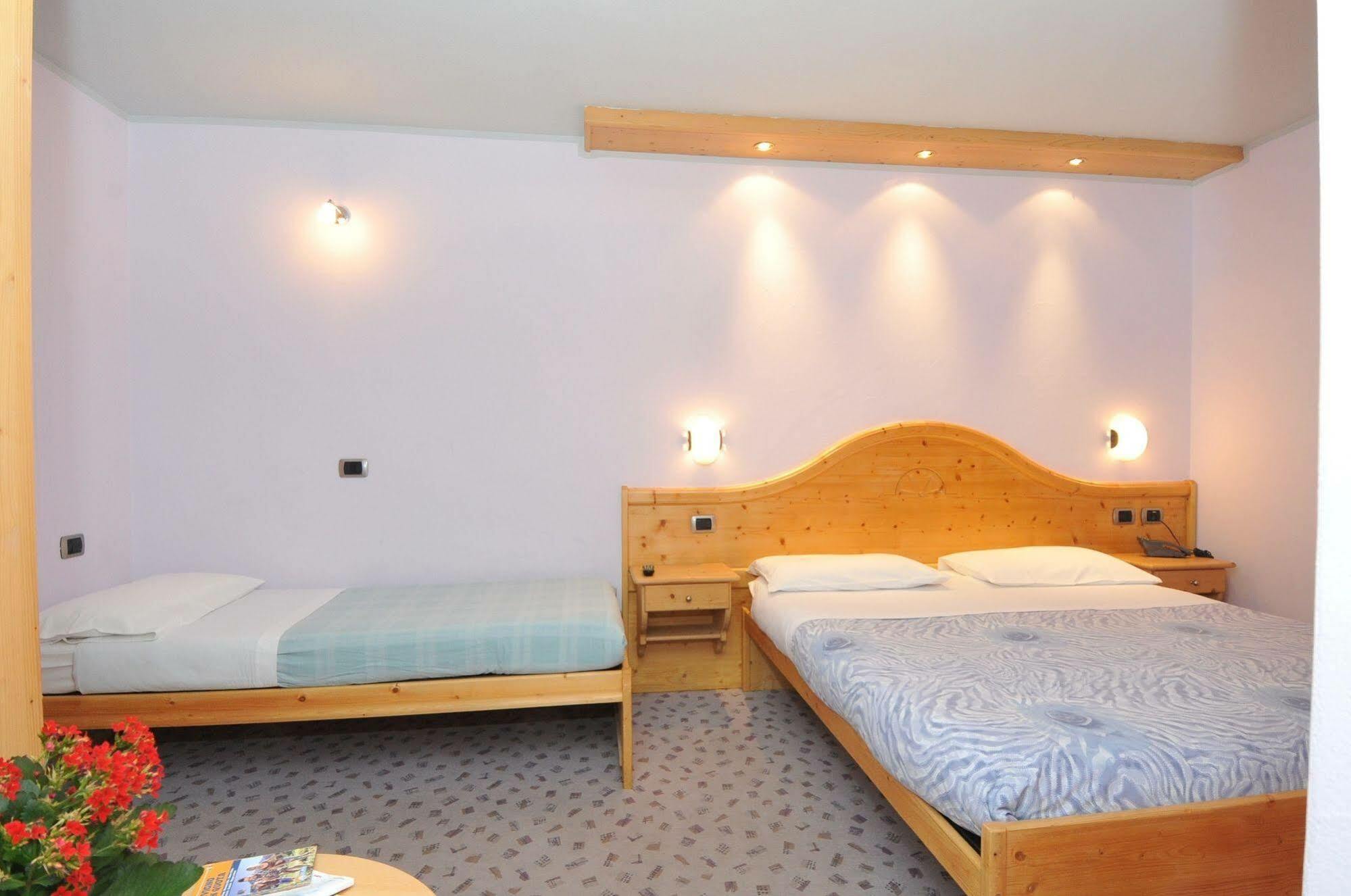 Hotel Valeria Лівіньо Екстер'єр фото