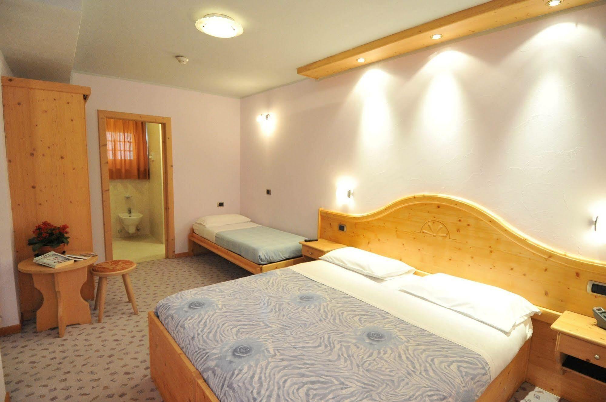 Hotel Valeria Лівіньо Екстер'єр фото